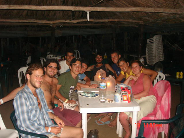 Daniel Afanador con sus amigos en el parque Tayrona